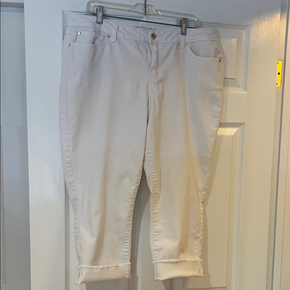 Jennifer Lopez White Capri Jeans